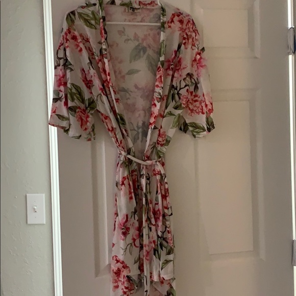 Floral Robe - Picture 2 of 6